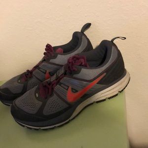 Nike Pegasus 29 Trail Runners Size 9 Women’s